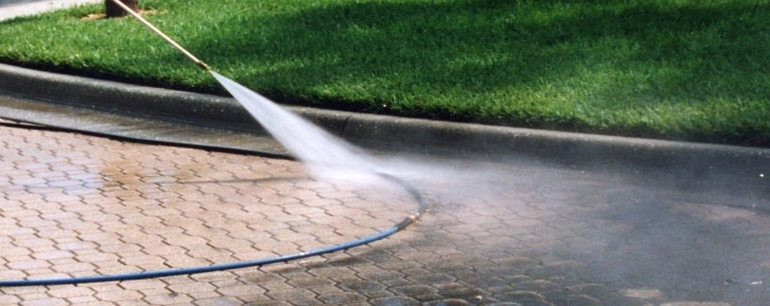 You are currently viewing When is the Right Time to Consider Pressure Washing?