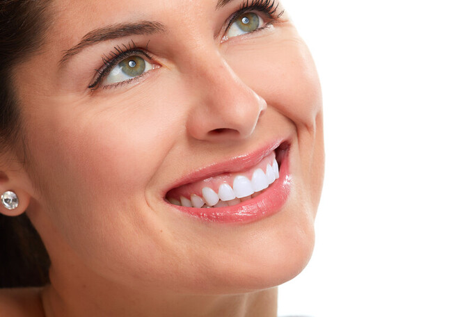 Read more about the article Full Mouth Reconstruction vs. Smile Makeover